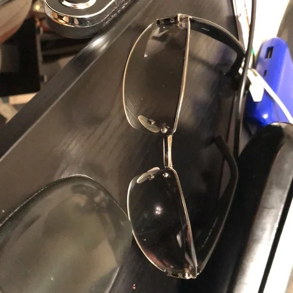 Ladies Gucci sunglasses - Picture 3 of 5